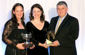 Carl & Amanda de Vos - Outstanding Breeder of the Year Award - Joy Armitage with Carl & Amanda de Vos