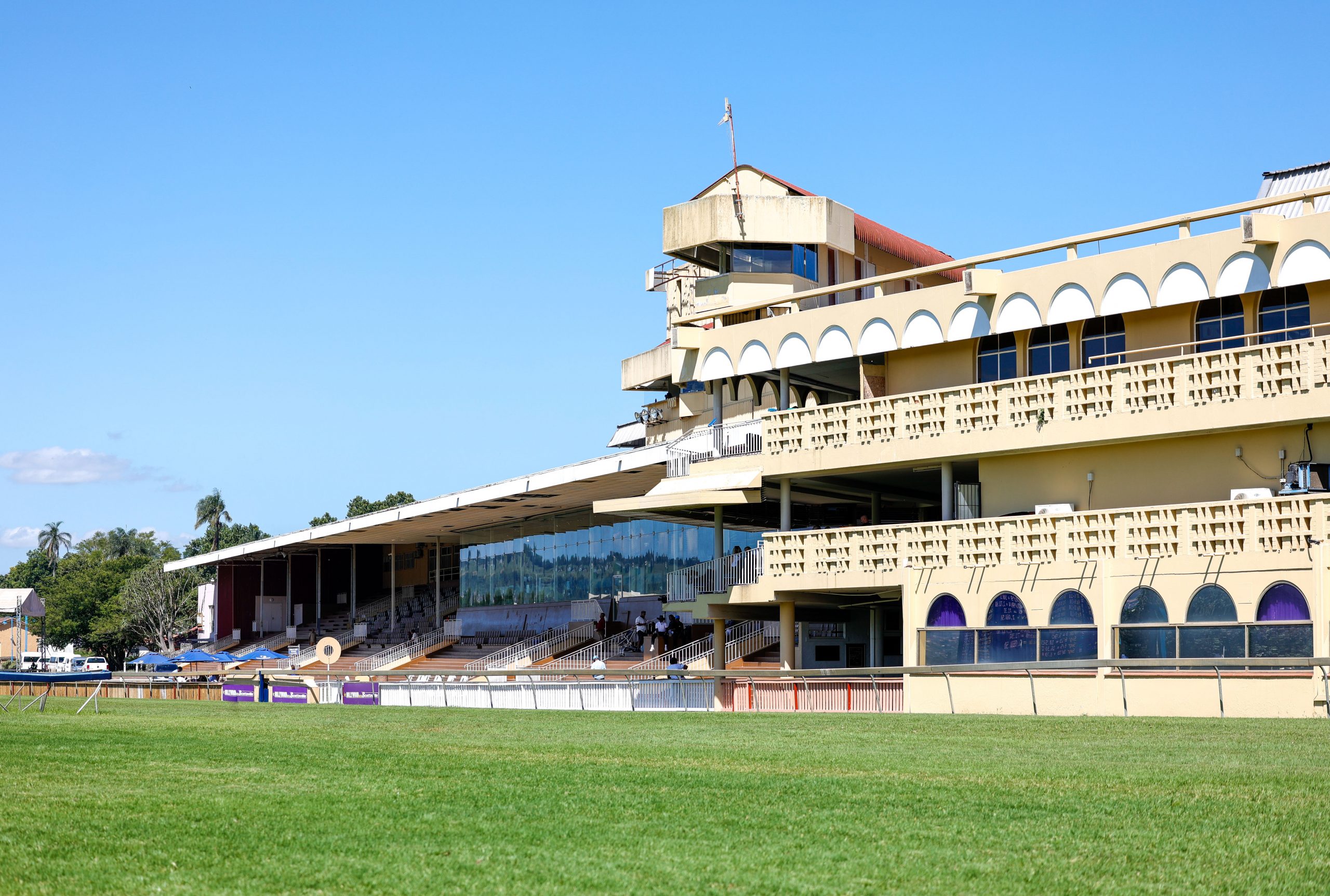 From Hollywoodbets Scottsville To Hollywoodbets Greyville – the weekend’s venue for the Oaks and Derby