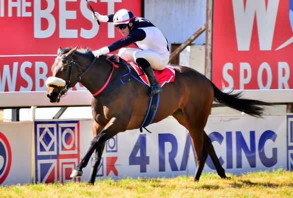 Denis Schwarz (here on Godspeed for Fanie Bronkhurst) will take the ride on Lady Of Arc for Fanie today 