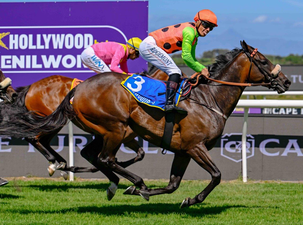 Double Grand Slam (Richard Fourie) silences her detractors. Rainbow Lorikeet (Juan Paul van der Merwe) stays on for second (Pic – Chase Liebenberg)