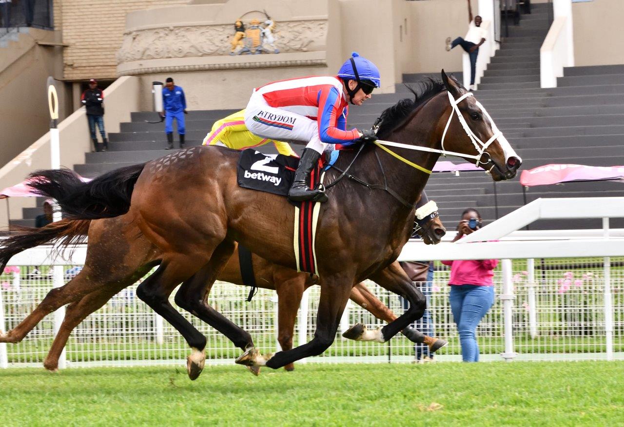 Ice Star (Piere Strydom) storms home for her peak win ahead of Elegant Ice under Chase Maujean (Pic - JC Photos)