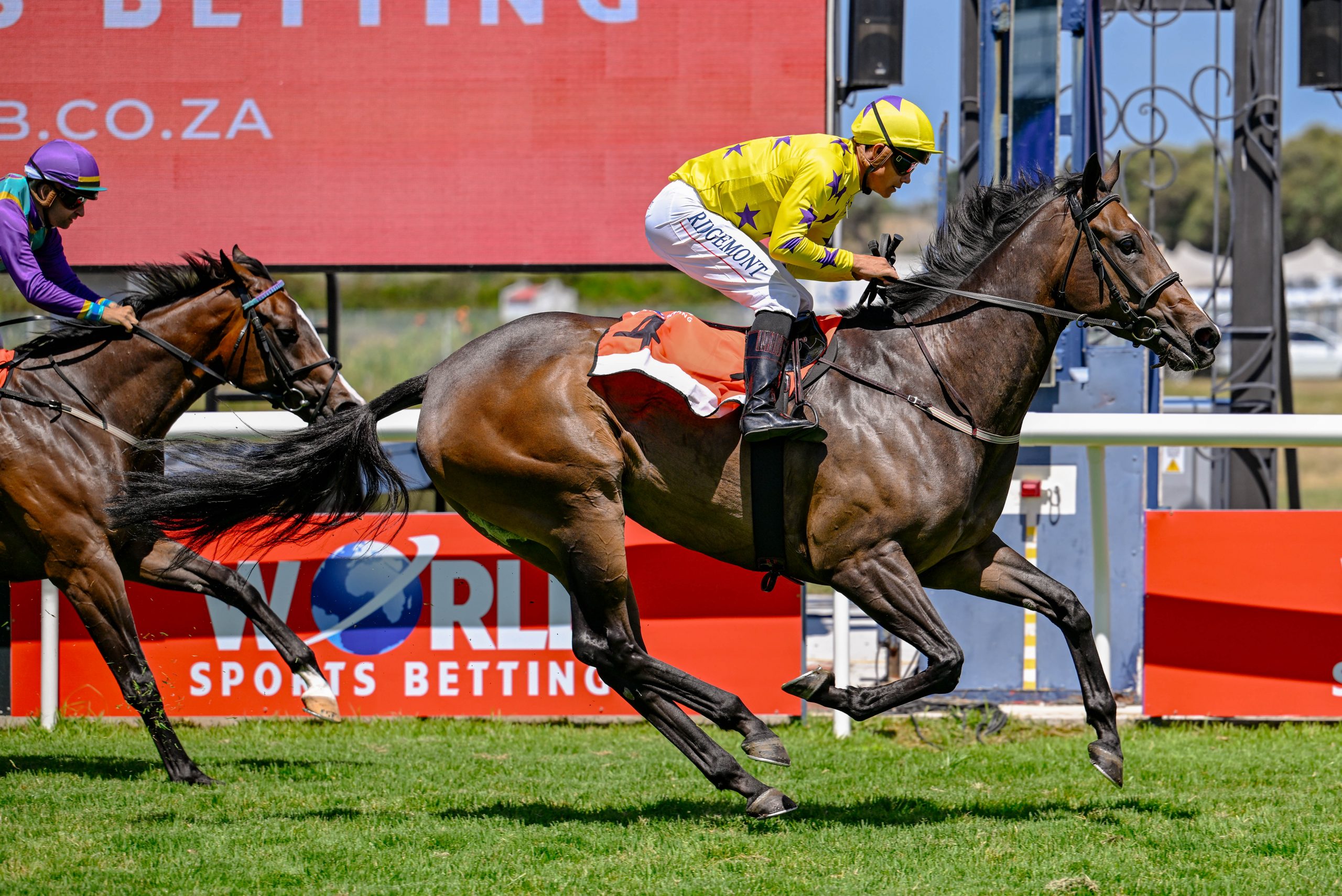 Asiye Phambili (Richard Fourie) wins the WSB Gr3 Southern Cross Stakes. Candy Town (Corne Orffer) take second (Pic - Chase Liebenberg)