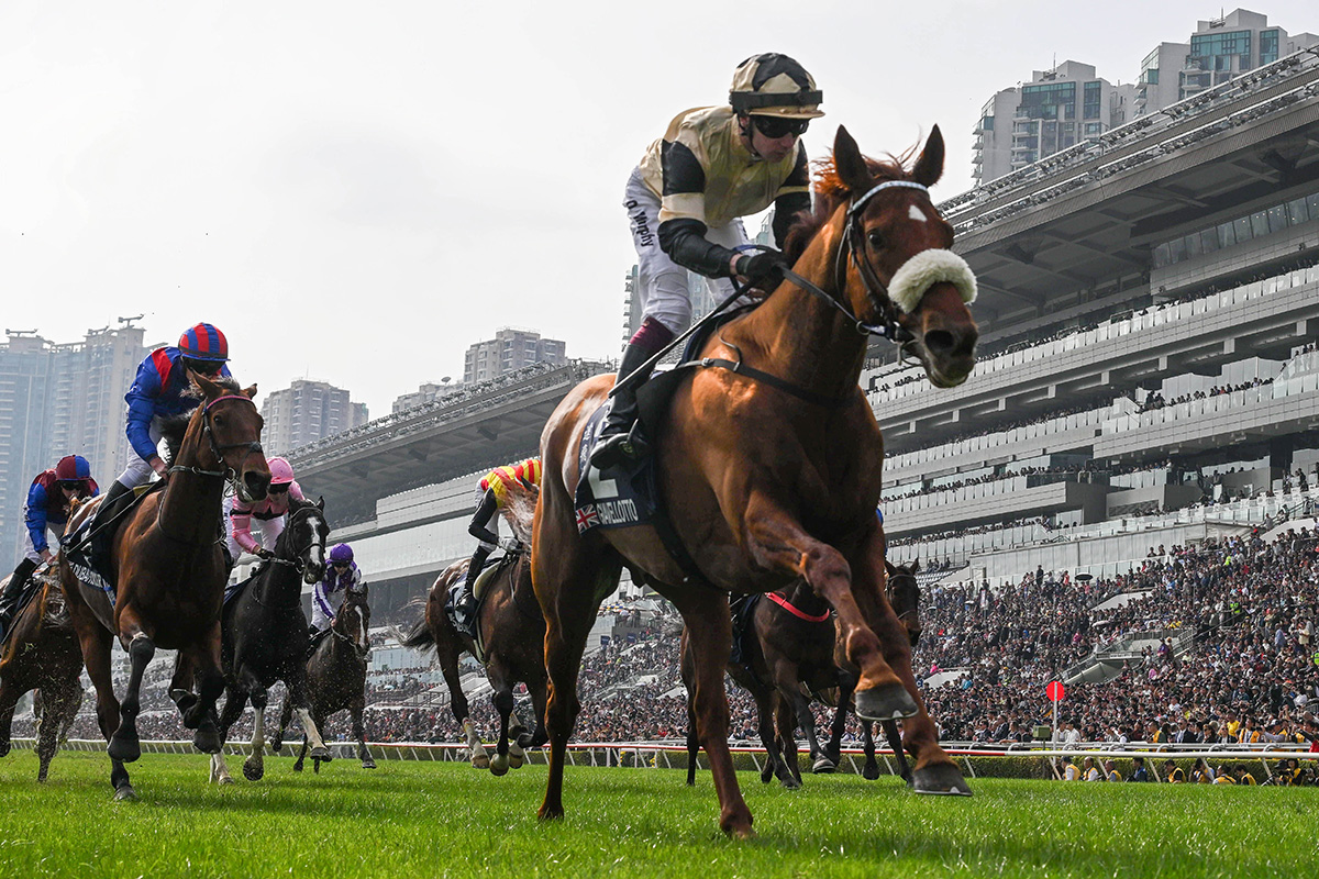 Giavellotto storms clear in the Gr1 LONGINES Hong Kong Vase (Pic - HKJC)