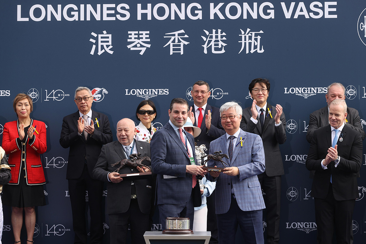 Marco Botti celebrates Giavellotto’s first Group 1 victory (Pic - HKJC)