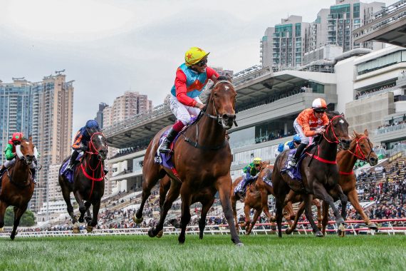 Ka Ying Rising makes it 10 wins in a row with success in the G1 Queen’s Silver Jubilee Cup (1400m) (Pic - HKJC)