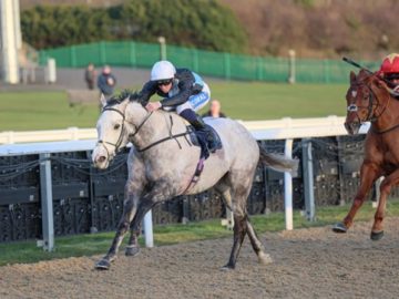 Roaring Legend winning at Newcastle (Pic - Grossick Racing Photography)