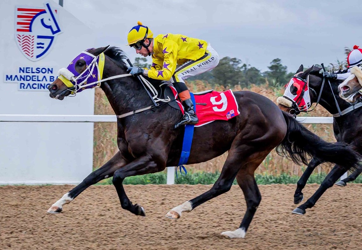 Jade’s Caberneigh (Craig Zackey) team up in the fourth (Pic - Pauline Herman)