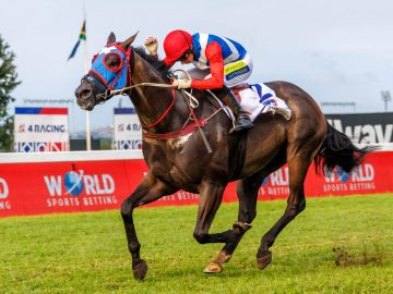 William Robertson (Corne Spies) win the final feature on Classic Day (Pic - Candiese Lenferna)